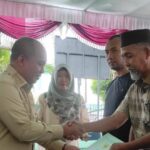 Walikota Pangkalpinang Serahkan 715 Sertifikat Program PTSL