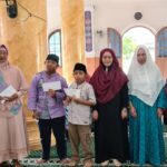 Hadiri Majelis Ta’lim di Masjid Hakim Maarif, Radmida Dawam Berikan Santunan Kepada Anak Yatim
