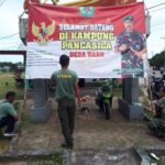 Babinsa Laksanakan Pembersihan Posko Kampung Pancasila Bersama Linmas