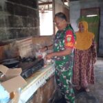 Babinsa Simpang Rusa Masuk Dapur Warga Sebagai Wujud Peduli pada Masyarakat