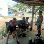 Cegah Kenakalan Remaja, Babinsa Komsos dengan Anak Remaja