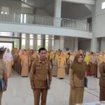 Serahkan SK Kenaikan Pangkat, Bupati Riza Ajak ASN Lakukan Terbaik buat Masyarakat