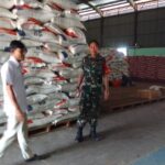 Babinsa Monitoring Stok Beras di Gudang Bulog