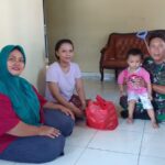 Anggota Koramil 414-01/Tanjung Pandan Berikan Bantuan Kepada Anak Stunting
