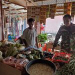 Babisa Koramil 04/Membalong Komsos di Pasar Tradisional