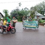 Ramadan Berkah, Danramil Bersama Babinsa dan Persit Koramil 414-05/Kelapa Kampit Bagikan Takjil Kepada Pengguna Jalan