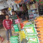 Babisa Koramil 414-04/Membalong Komsos di Pasar Tradisional