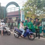 Koramil 414-01/Tanjungpandan Bagi Takjil Gratis Kepada Masyarakat