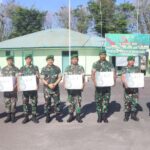 Dandim 0414/Belitung Bagi Bingkisan Saat Apel Pemberangkatan Cuti Bersama Hari Raya Idul Fitri 1444 H