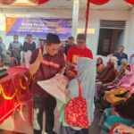 Bupati Serahkan Bansos Kepada Masyarakat Basel