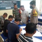 Babinsa Air Ketekok Hadiri Acara FKP Pendataan Awal Regsosek
