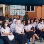Babinsa Monitoring Kunjungan Study Tour SMA MADANIA Parung Bogor ke Desa Sijuk