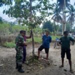 Sambut Maras Taun, Babinsa Koramil 414-04/Membalong Gotong Royong Bersama Warga