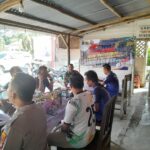 Manfaatkan Warung Kopi, Babinsa Tanjung Rusa Komsos dengan Warga Binaan