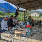 Melalui Giat Komsos, Babinsa Koramil 414-04/Membalong Eratkan Silaturahmi dengan Warga