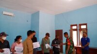 Babinsa Sukseskan Penyaluran BLT-DD 2023 di Desa Padang Kandis