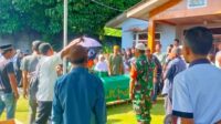 Babinsa Desa Perawas Melayat ke Rumah Duka di Wilayah Binaan