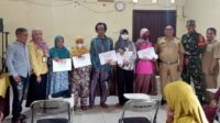 Agar Tepat Sasaran, Babinsa Desa Terong Dampingi Penyaluran BLT-DD