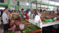 Danramil 02/Manggar Tinjau Pasar Lipat Kajang Bersama Pemda Beltim