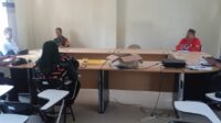 Babinsa Batu Itam Monitoring Rakor PT. TOS dengan Perangkat Desa 