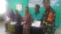 Hadiri Pembagian BLT-DD, Babinsa Serahkan Bantuan Kepada Masyarakat