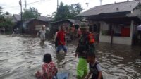 Babinsa Kampung Parit Cek Lokasi Banjir
