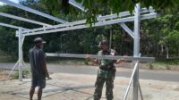 Jalin Keakraban, Babinsa Bantu Warga di Desa Binaan