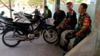 Melalui Komsos, Babinsa Batu Itam Bantu Warga Gotong Royong Perbaiki Masjid 
