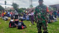 Babinsa Mentawak Monitoring Jalan Sehat HUT PGRI ke-78