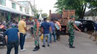 Wujud Kepedulian Koramil 414-02/Manggar Karya Bhakti Bersihkan Pasar Manggar