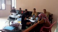 Melalui Komsos, Babinsa Koramil 04/Membalong Ajak Perangkat Desa Ciptakan Lingkungan Bersih di Musim Penghujan