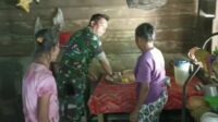 Jalin Kebersamaan Babinsa Komsos Bersama Dengan Warga Desa Binaan