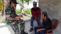 Jalin Keakraban, Babinsa Ingatkan Warga Tentang Cuaca Ekstrim