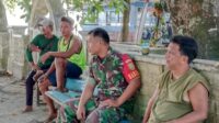 Melalui Komsos, Babinsa Keciput Pantau Kunjungan Wisatawan