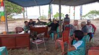 Wujud Kemanunggalan TNI, Babinsa Padang Kandis Bersama Warga Binaan Siapkan Acara Malam Tahun Baru