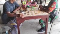 Babinsa Koramil 414-04/Membalong Jalin Keakraban dengan Warga