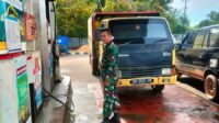 Babinsa Mekar Jaya Rutin Monitoring SPBU Sungai Manggar Sebagai Langkah Meminimalisir Potensi Gangguan Kamtibmas