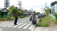 Danramil 414-01/Tanjung Pandan Bantu Atur Lalu Lintas di Sekolah
