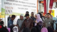 Pemkot Pangkalpinang Salurkan Beras Ke 902 KK di Kecamatan Taman Sari
