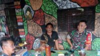 Komsos dengan Tokoh Masyarakat Dusun Selingsing, Babinsa Bahas Kamtibmas Menjelang Pemilu 2024
