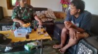 Jalin Keakraban dengan Warga, Babinsa Koramil 414-04/Membalong Komsos di Wilayah Desa Binaan