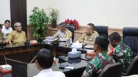 Danramil 02/Manggar Menghadiri Rapat Koordinasi Persiapan Operasi Pasar Murah dan Operasi Pasar Daging Beku