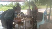 Jelang Ramadhan, Babinsa Ajak Warga Membersihkan Tempat Ibadah