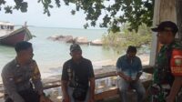 Babinsa dan Babinkamtibnas Komsos Pantau Pelabuhan Teluk Gembira