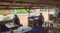 Komsos dengan Warga Binaan, Babinsa Ingatkan Agar Selalu Kompak