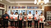 Pj Gubernur Babel Serahkan 1500 Al-Quran Kepada Ponpes Islamic Centre Sungailiat dan Ponpes Anwarul Cholil Rambak