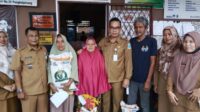 Sekda Mie Go Salurkan Bantuan Beras Cadangan Pangan di Kelurahan Semabung Baru
