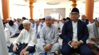 Pj Bupati Bangka Sholat Idul Fitri di Masjid Agung Sungailiat
