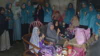 TP PKK Bateng Serahkan Bansos ke Lansia, Eva Harap dapat Berikan Manfaat Serta Kebaikan