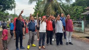 Kebersamaan Warga dan Mulkan Warnai Jalan Sehat di Desa Labuh Air Pandan